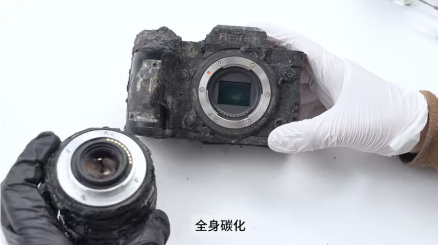 焼けたFujifilm X-H2を分解して見えたもの 耐久ボディの内部構造は学び